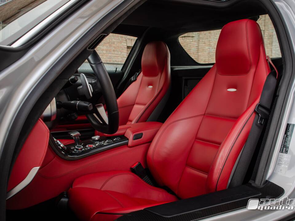 Afbeelding 16/18 van Mercedes-Benz SLS AMG (2011)