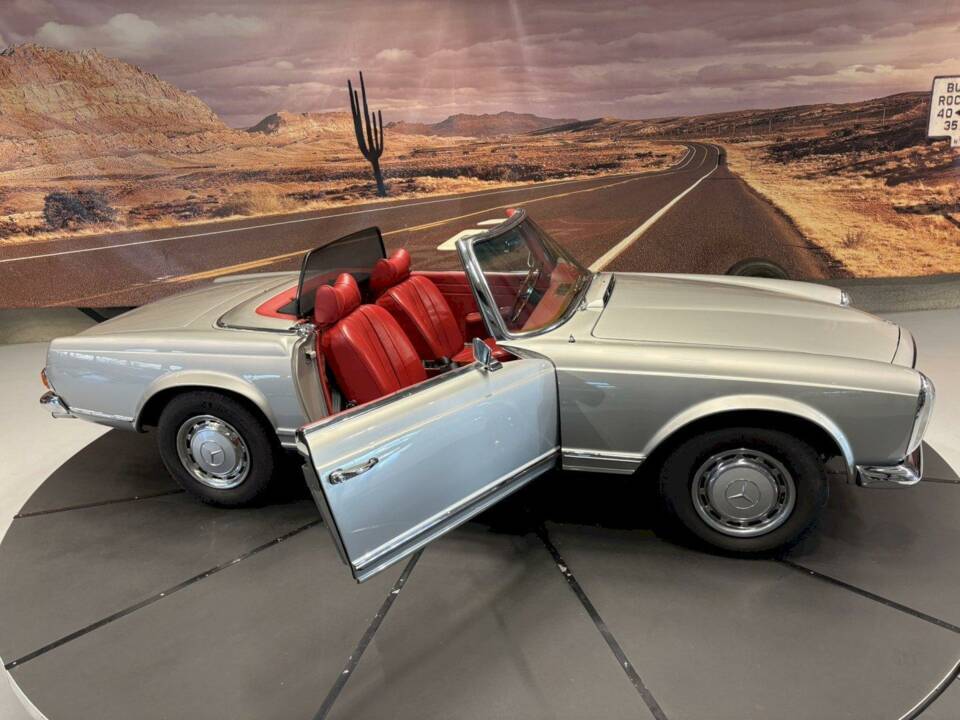 Image 13/36 de Mercedes-Benz 280 SL (1970)