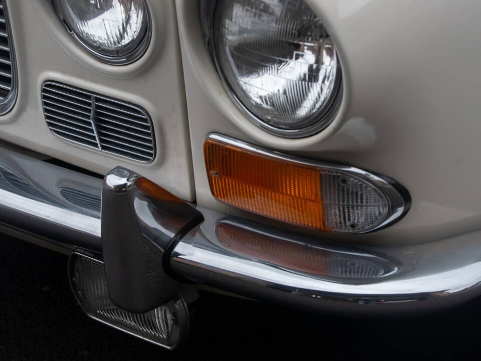 Image 40/50 of Jaguar XJ 6 4.2 (1972)