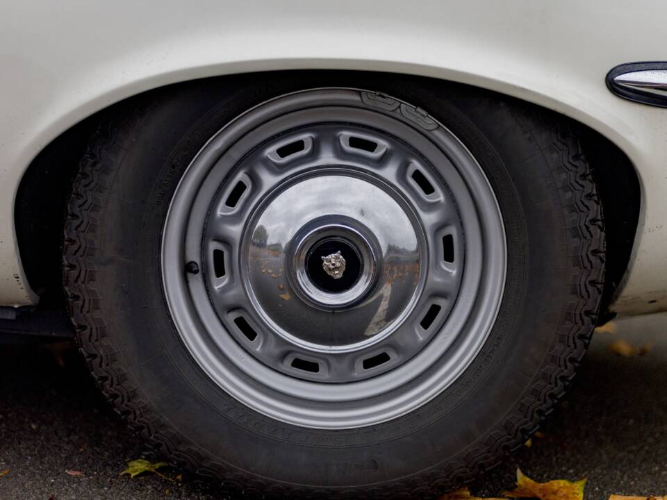 Image 20/50 de Jaguar Type E V12 (2+2) (1972)