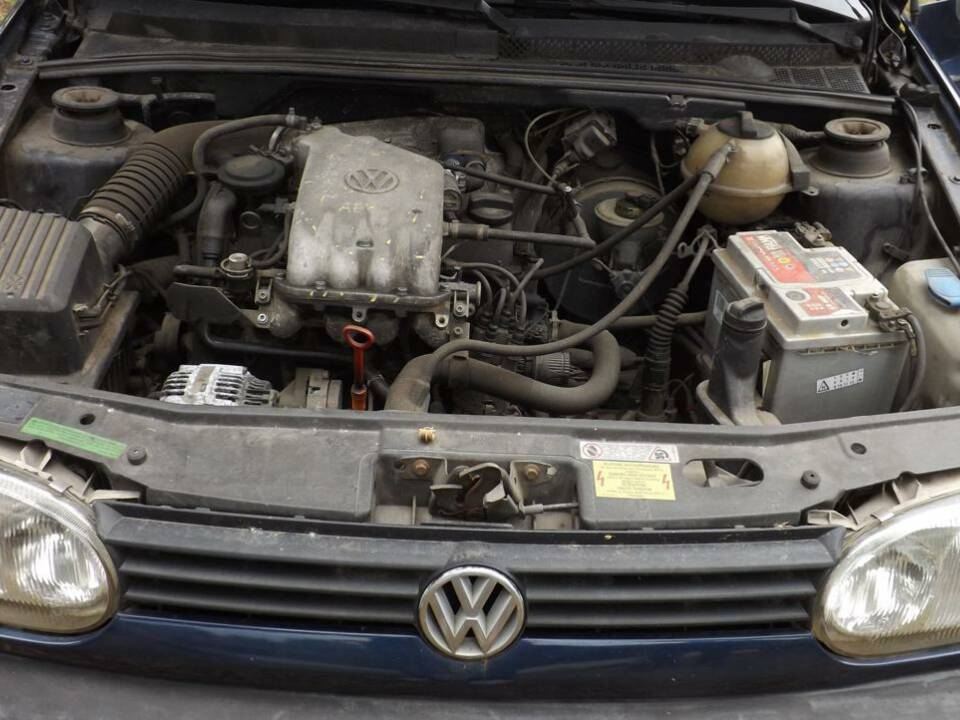 Image 38/50 of Volkswagen Golf III Cabrio 1.6 (1996)