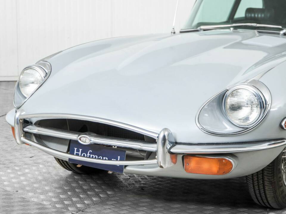 Image 15/47 de Jaguar E-Type (1969)