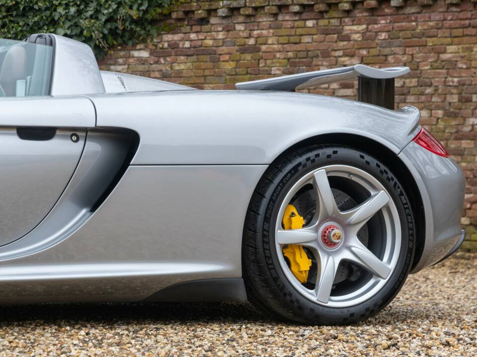 Image 25/50 de Porsche Carrera GT (2005)