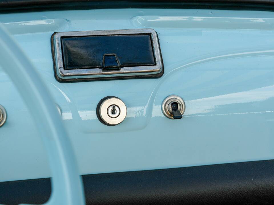 Image 15/29 of FIAT Ghia 500 Jolly (1970)