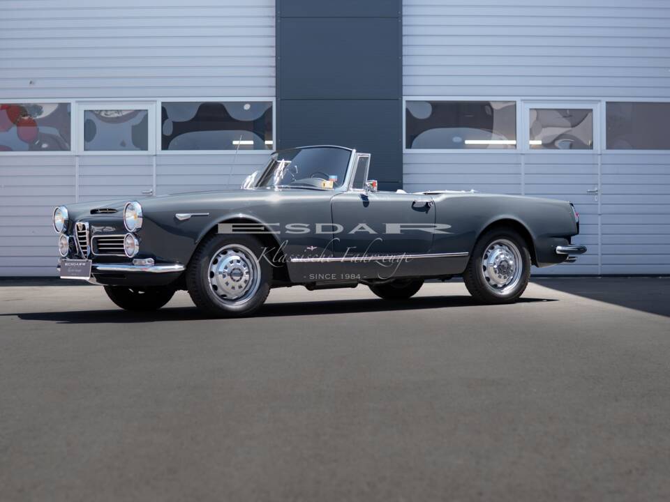 Image 1/31 of Alfa Romeo 2600 Spider (1963)