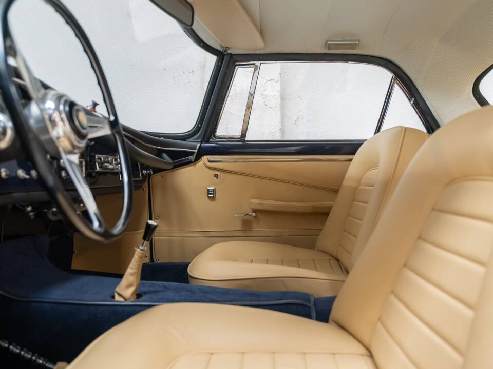 Bild 17/41 von Maserati 3500 GTI Touring (1962)