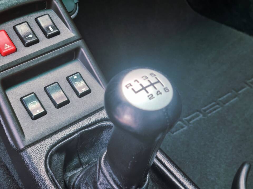 Image 2/45 of Porsche 911 Carrera 4 (1995)