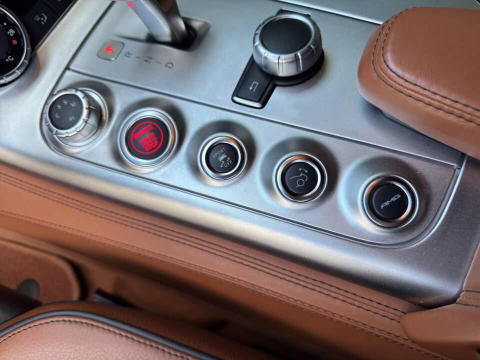 Imagen 15/21 de Mercedes-Benz SLS AMG (2011)