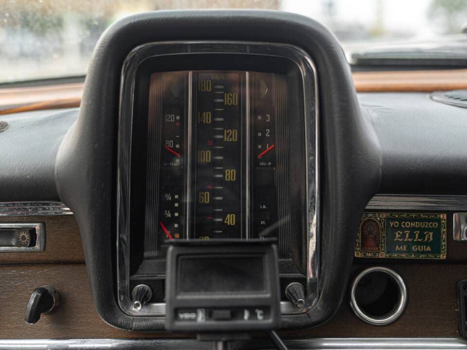 Image 42/50 of Mercedes-Benz 220 S b (1967)