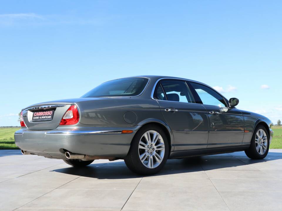 Image 8/50 of Jaguar XJ 8 4.2 (2004)