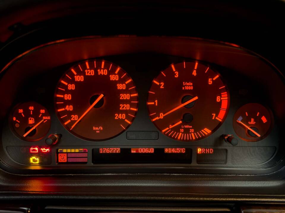 Image 23/41 of BMW 750i (2000)