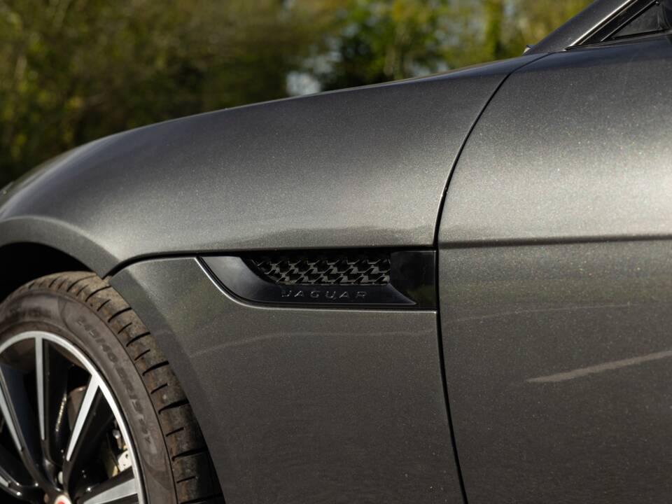 Image 37/45 of Jaguar F-Type (2016)
