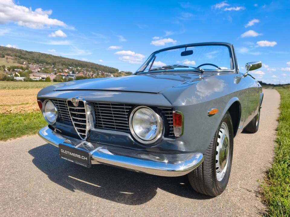 Image 23/28 of Alfa Romeo Giulia 1600 GTC (1966)