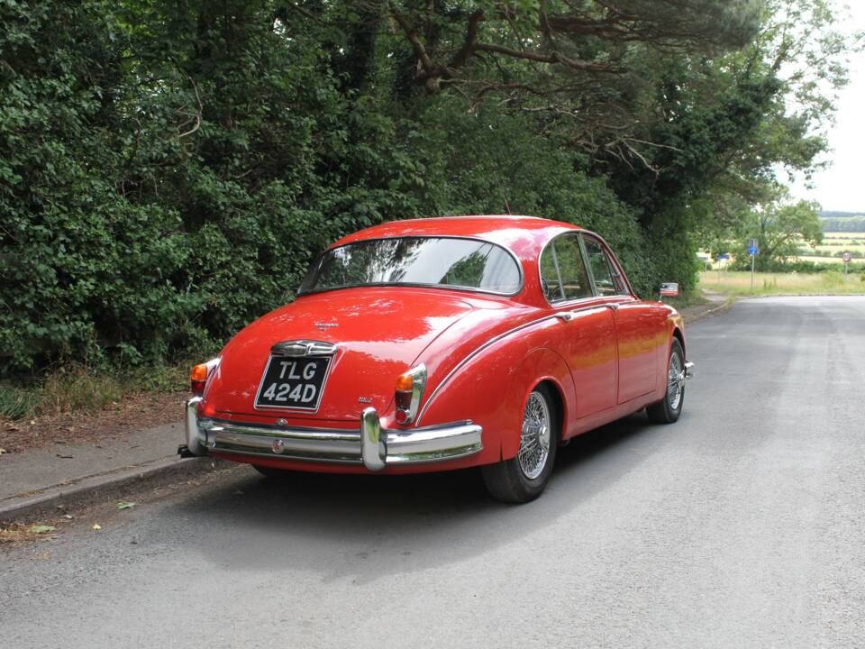 Image 6/21 of Jaguar Mk II 3.8 (1965)