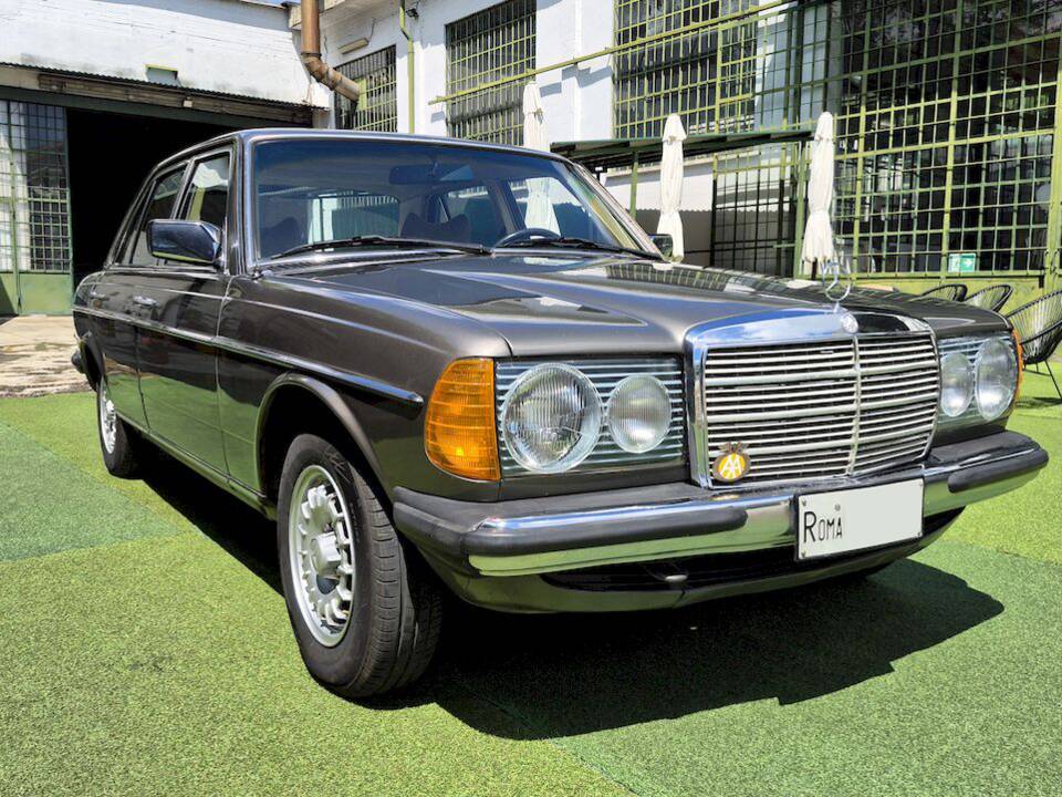 Image 9/71 of Mercedes-Benz 240 D (1980)