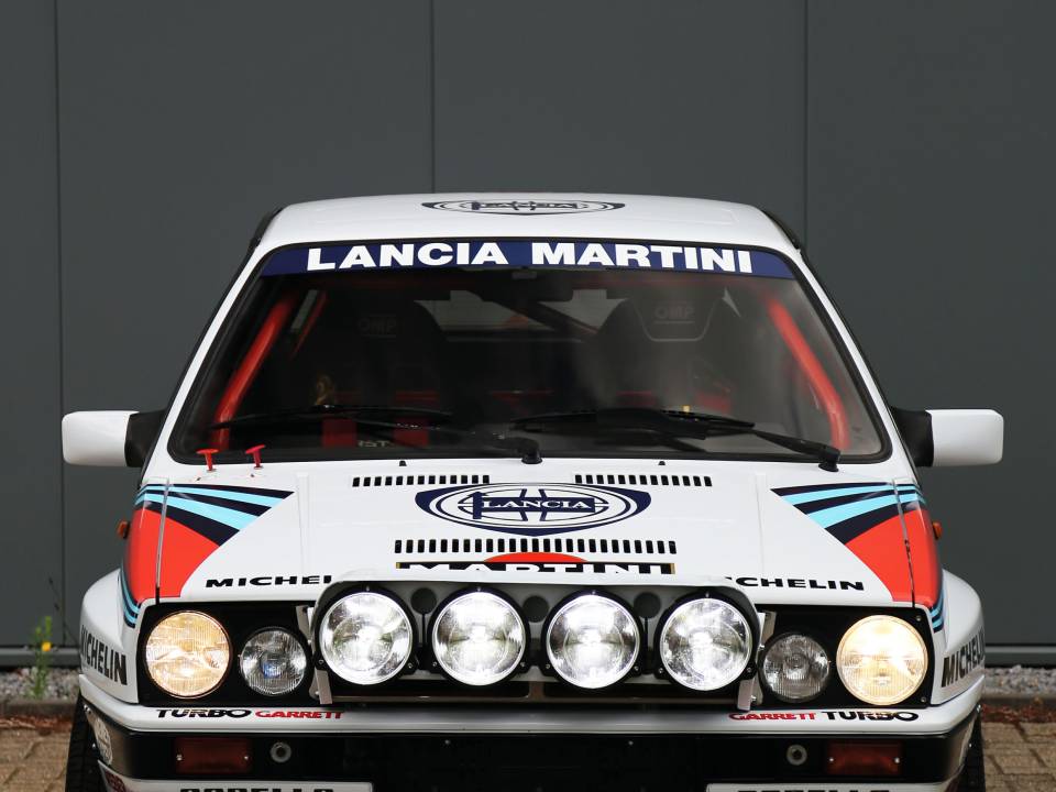 Image 10/43 of Lancia Delta HF Integrale (1988)