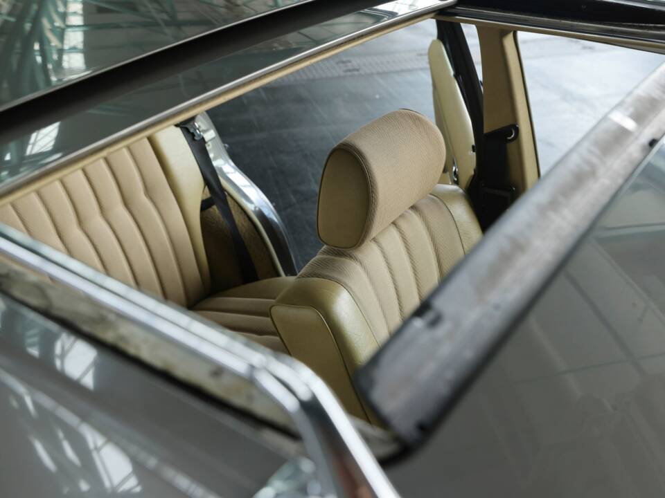 Image 30/49 of Mercedes-Benz 230 TE (1981)