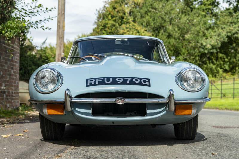Image 5/50 de Jaguar E-Type (1968)