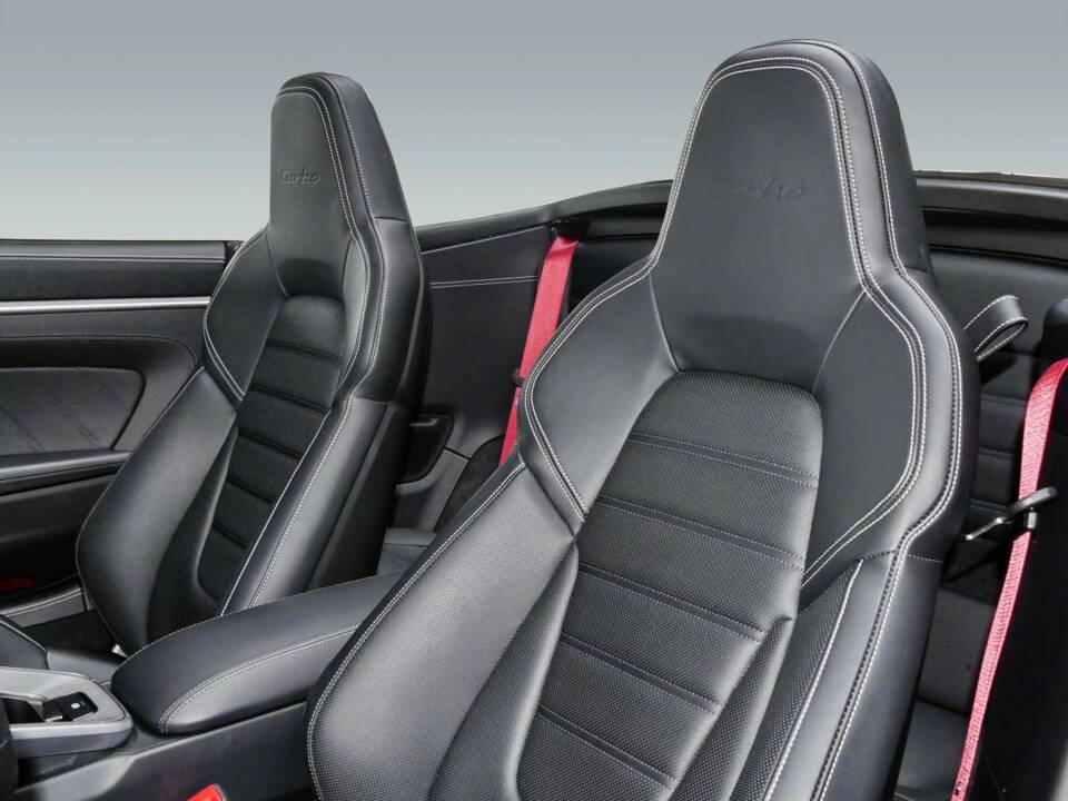 Bild 7/8 von Porsche 911 Turbo (2020)