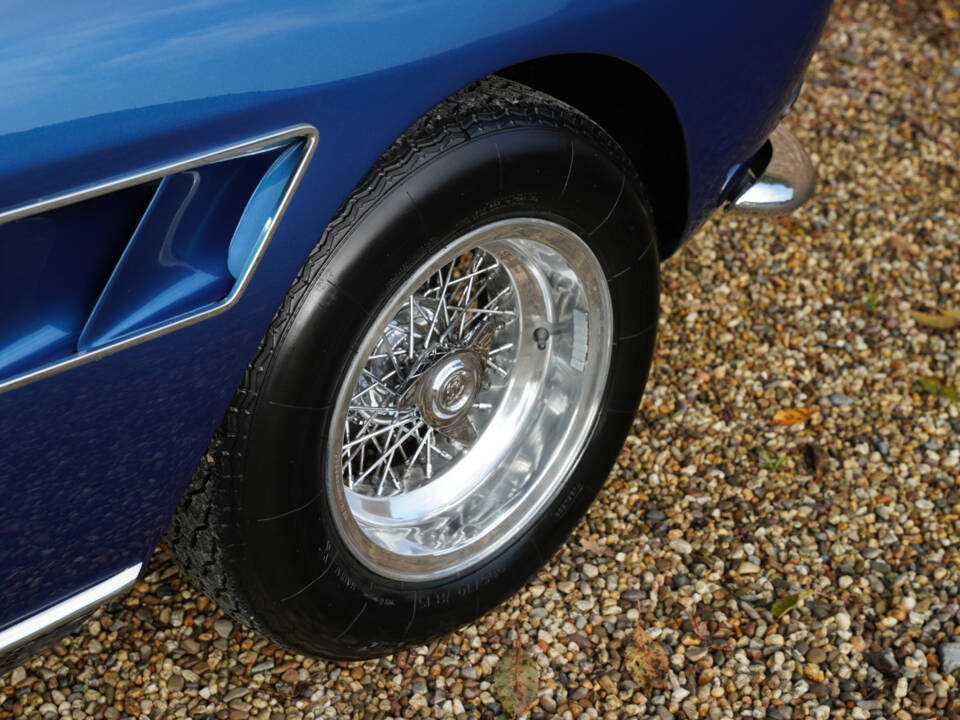 Image 44/50 de Ferrari 330 GT (1966)