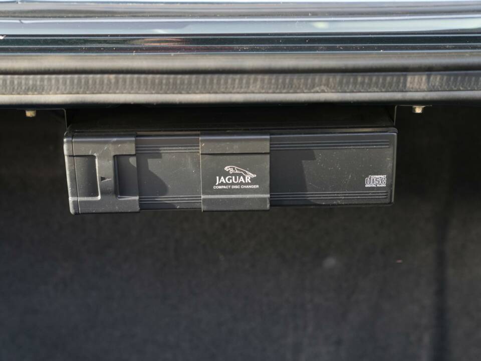 Image 22/30 of Jaguar XJ6 3.2 Sovereign (1997)