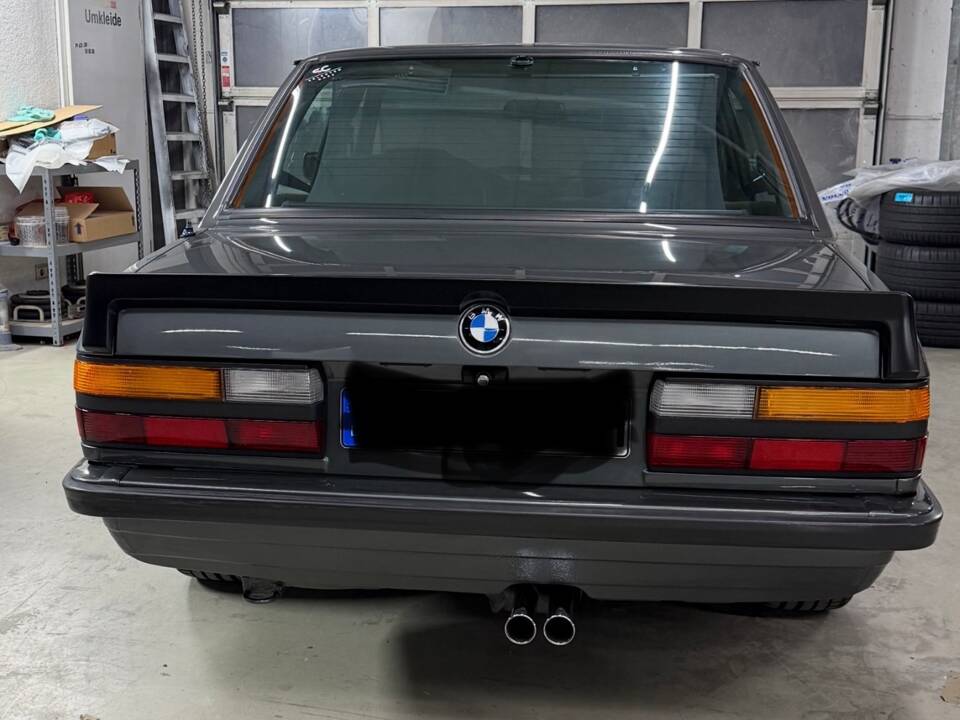 Bild 21/21 von BMW 520i (1987)