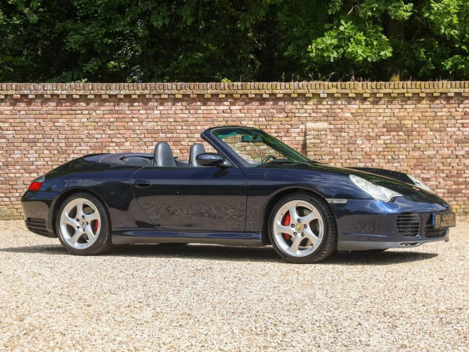 Image 39/50 of Porsche 911 Carrera 4S (2004)