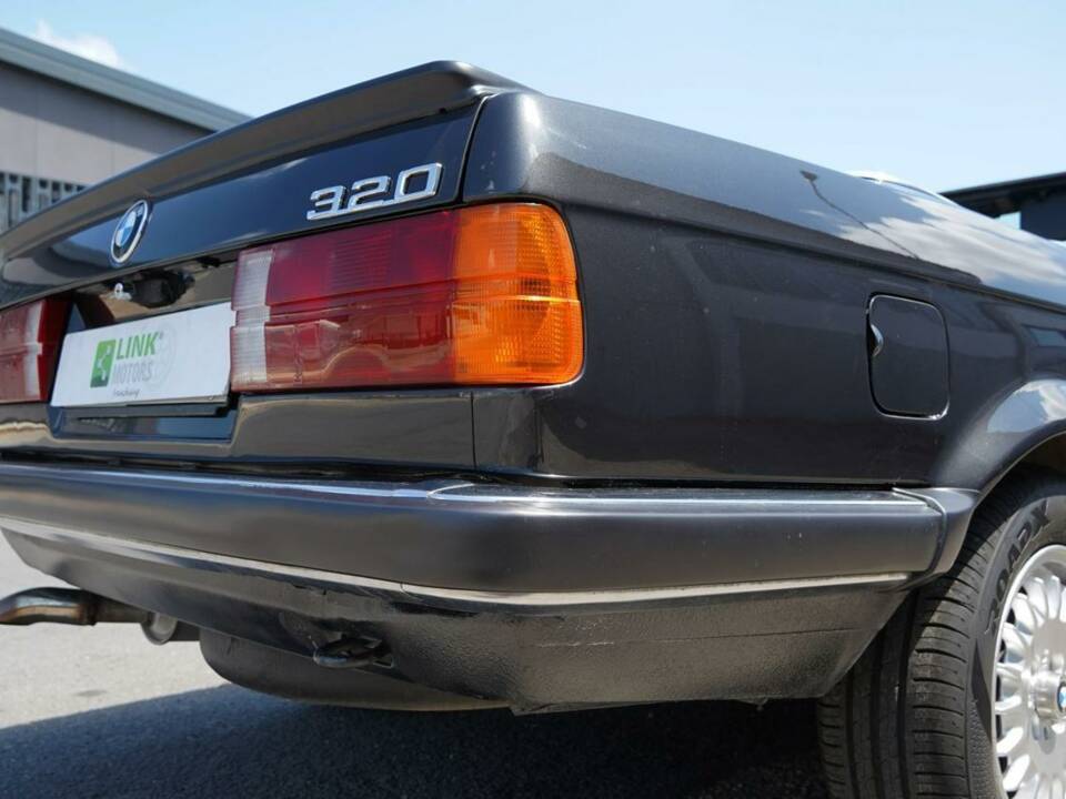 Image 12/19 de BMW 320i (1989)