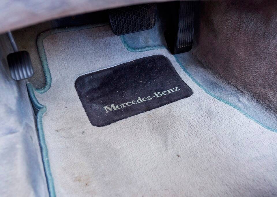 Image 133/171 of Mercedes-Benz SL 600 (1996)