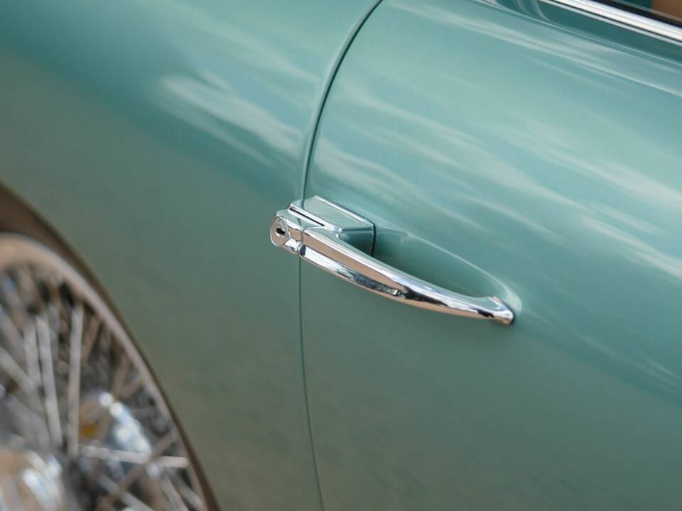 Image 23/50 of Aston Martin DB 4 GT (1961)