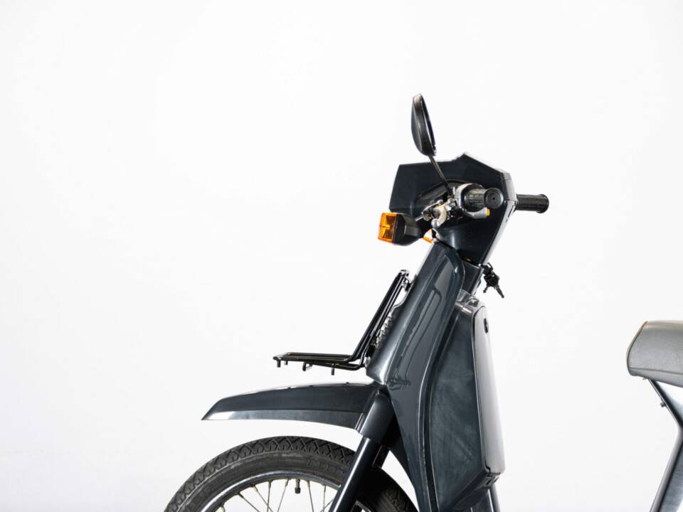 Image 20/44 of Honda SH 50 Fifty (1987)