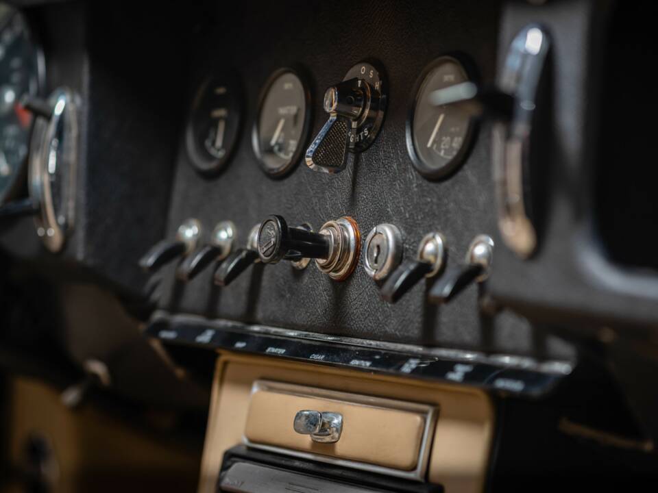 Image 32/48 de Jaguar Type E 4.2 (1965)