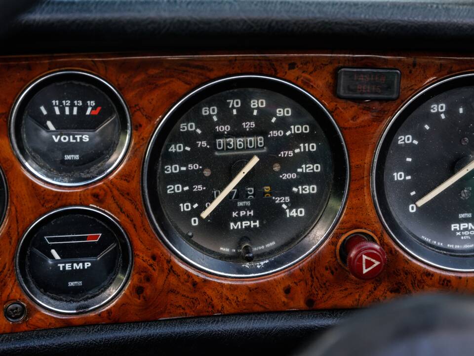 Image 26/38 of Triumph Stag (1977)