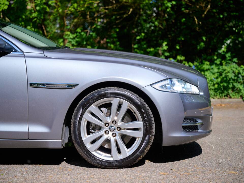 Bild 25/50 von Jaguar XJ 5.0 (2012)