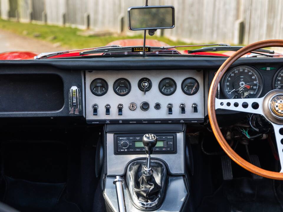Image 21/44 of Jaguar E-Type 3.8 (1962)
