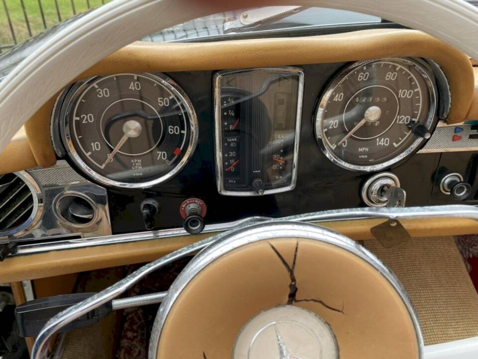 Image 18/36 of Mercedes-Benz 230 SL (1966)