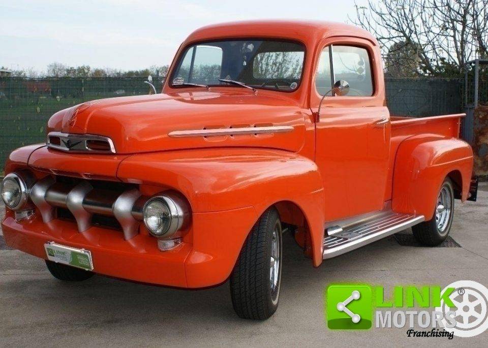Image 2/10 of Ford F-1 (1951)