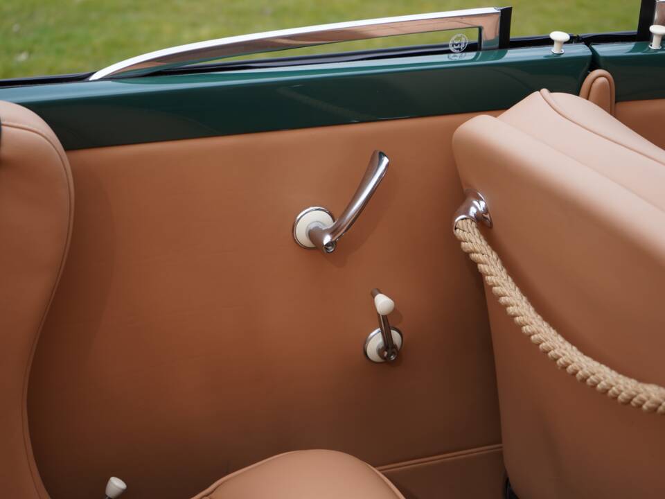 Image 33/38 of BMW 502 Baur (1955)