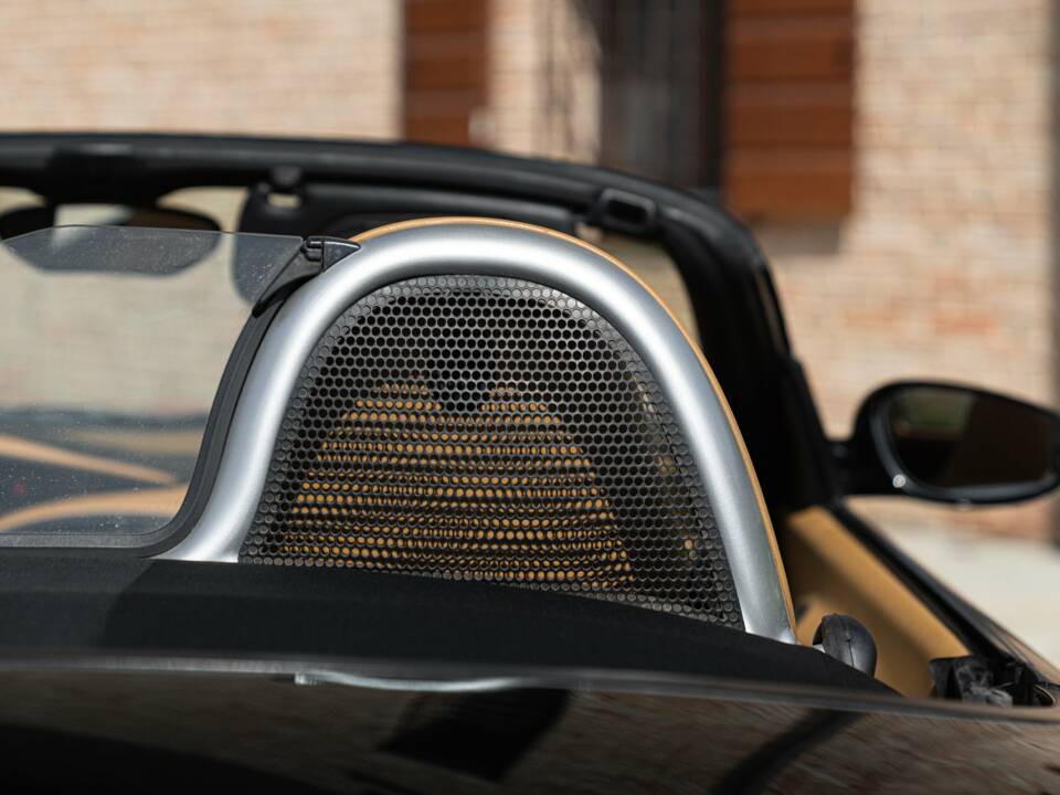Image 22/50 of Porsche Boxster (2000)