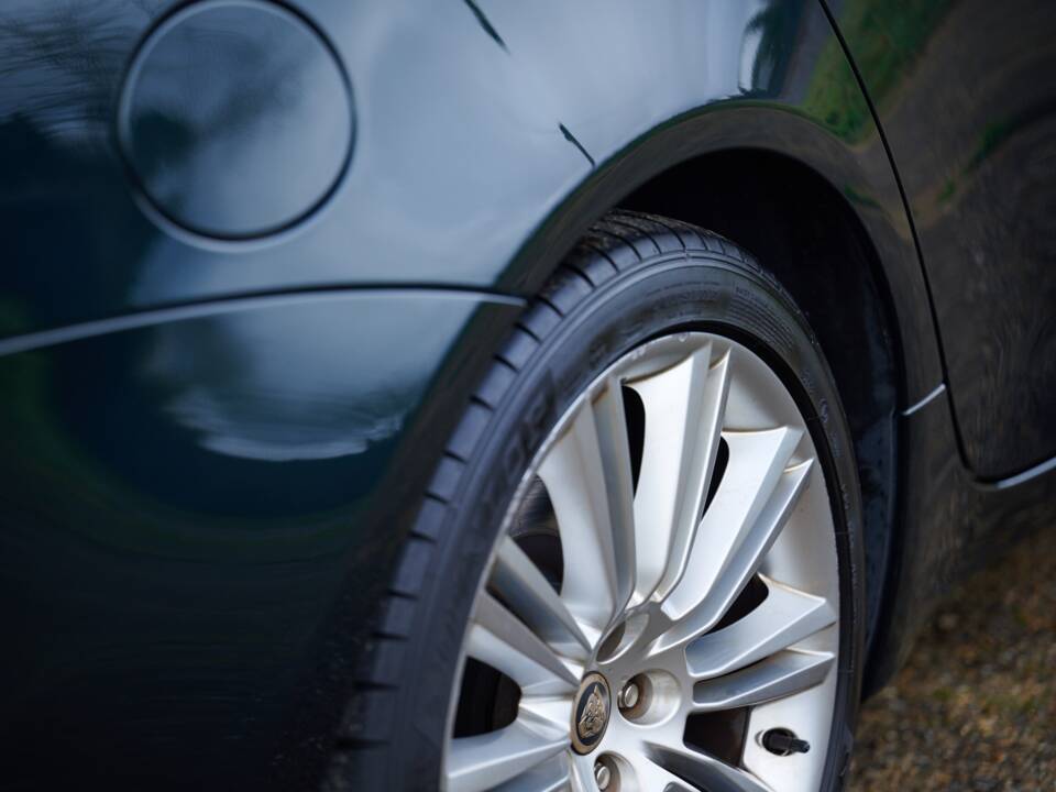 Image 24/50 of Jaguar XJ 5.0 (2010)