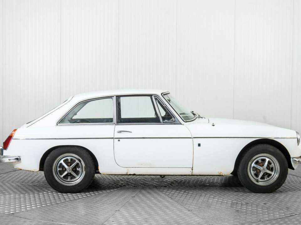 Afbeelding 9/50 van MG MGB GT (1972)