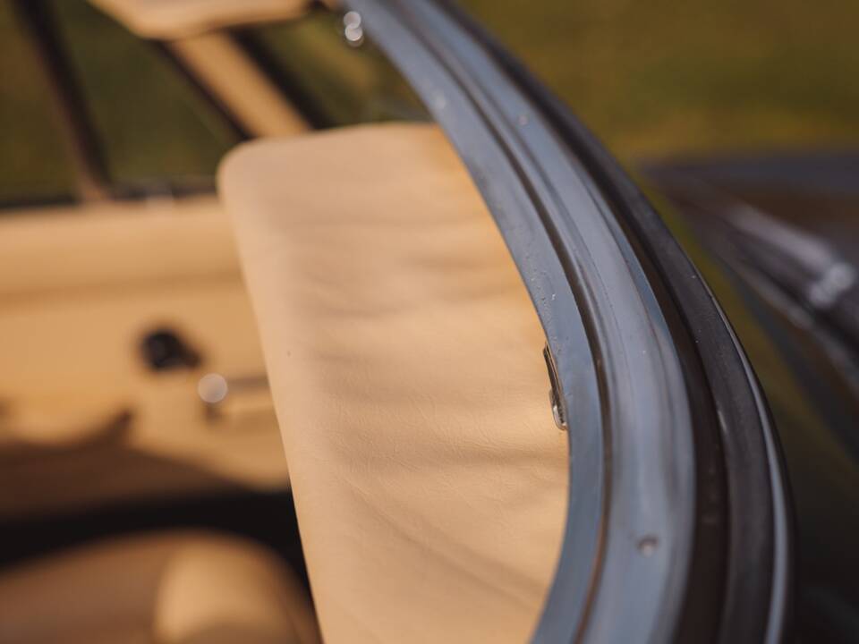 Image 65/99 of Aston Martin DB 6 Volante (1968)