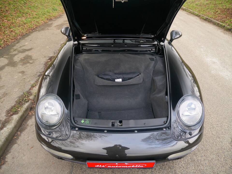 Image 23/34 of Porsche 911 Carrera (1997)