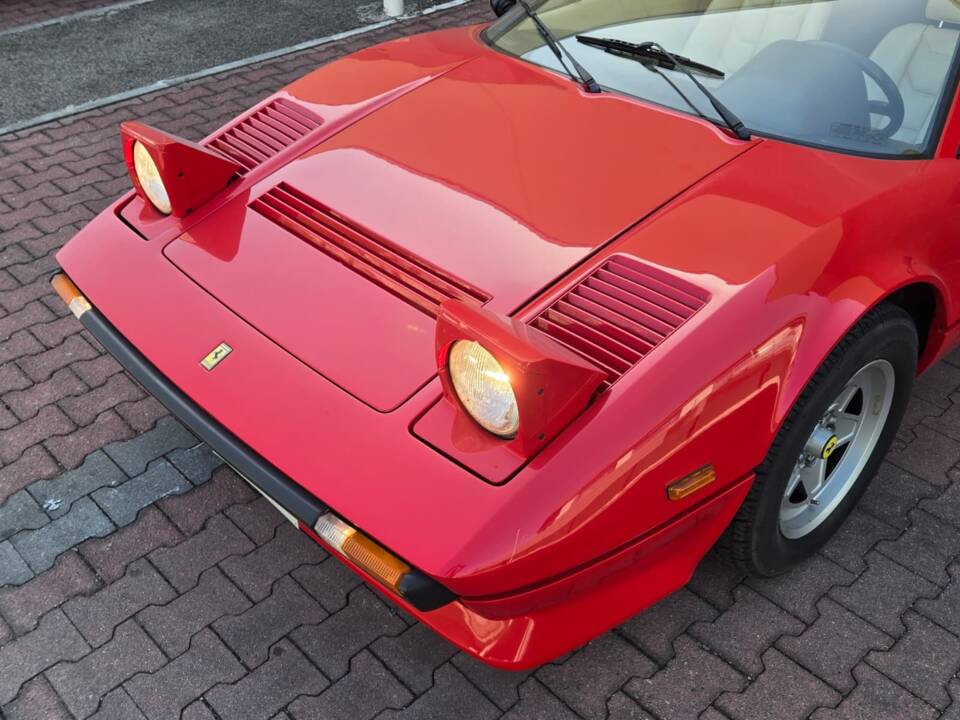 Image 19/95 of Ferrari 308 GTBi Quattrovalvole (1984)