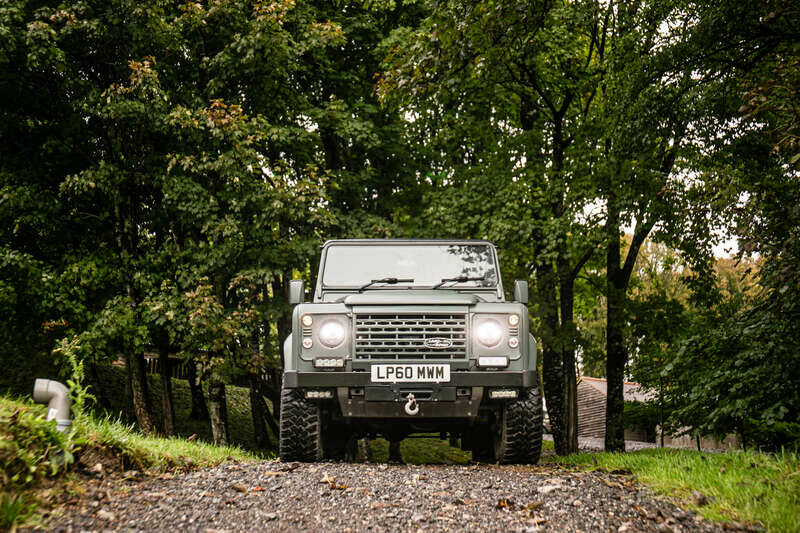 Image 14/50 de Land Rover Defender 110 Works V8 (2011)