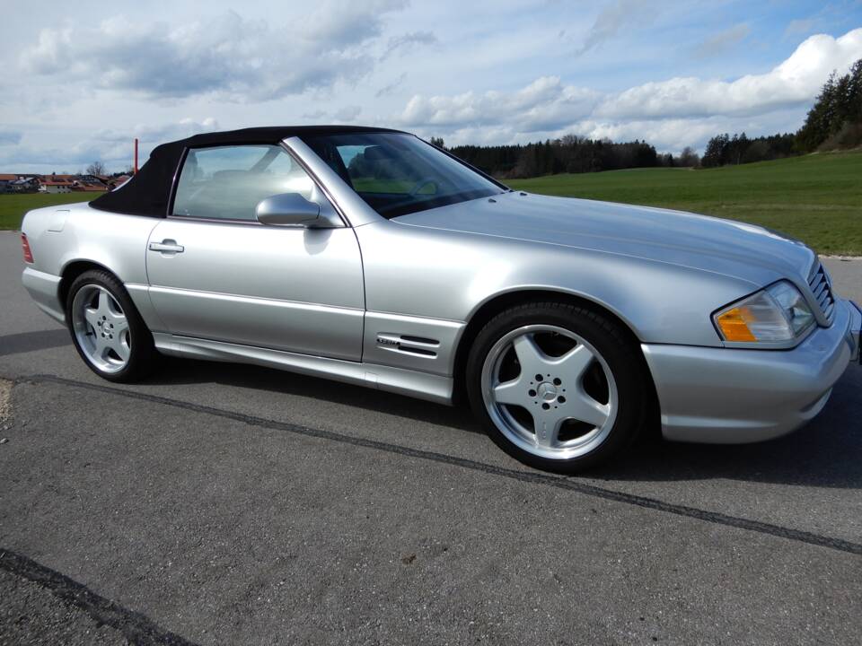 Image 20/25 of Mercedes-Benz SL 500 (2000)