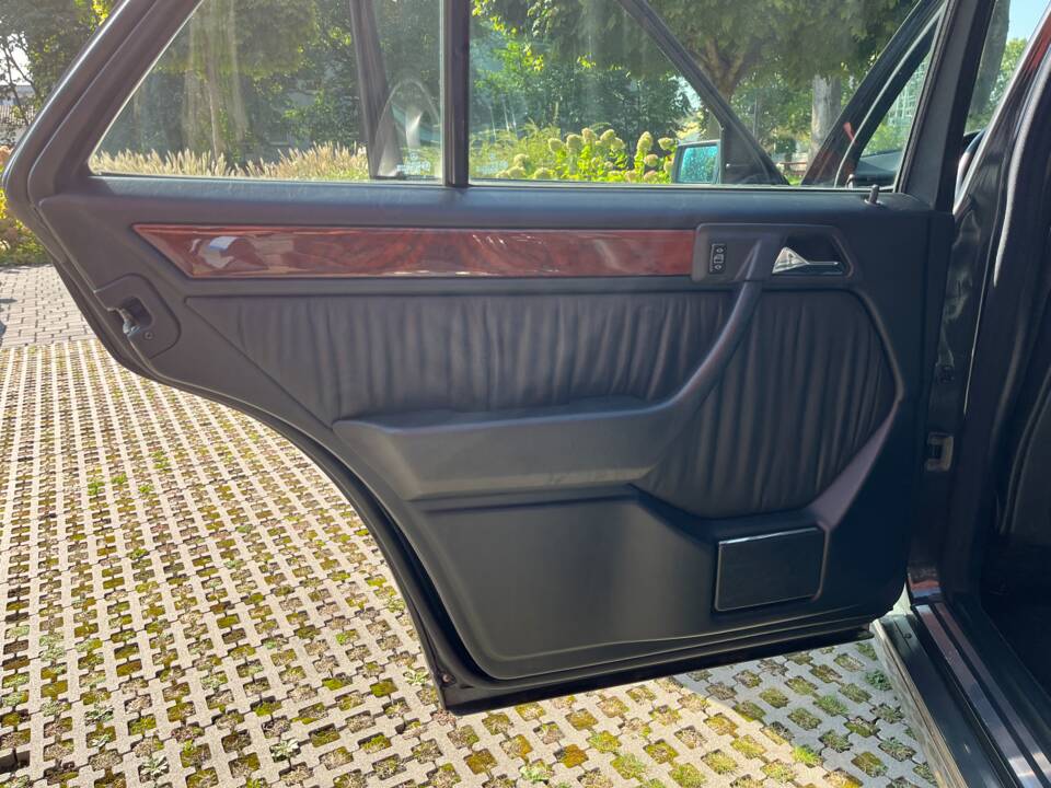 Imagen 13/20 de Mercedes-Benz 500 E (1992)