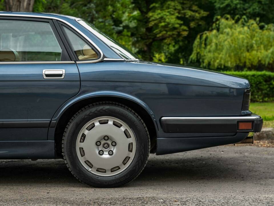 Immagine 9/55 di Jaguar XJ 40 (XJ-R) (1990)