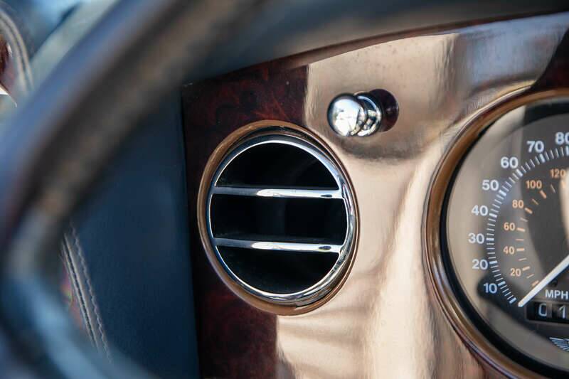 Image 12/50 of Bentley Azure Mulliner (1996)