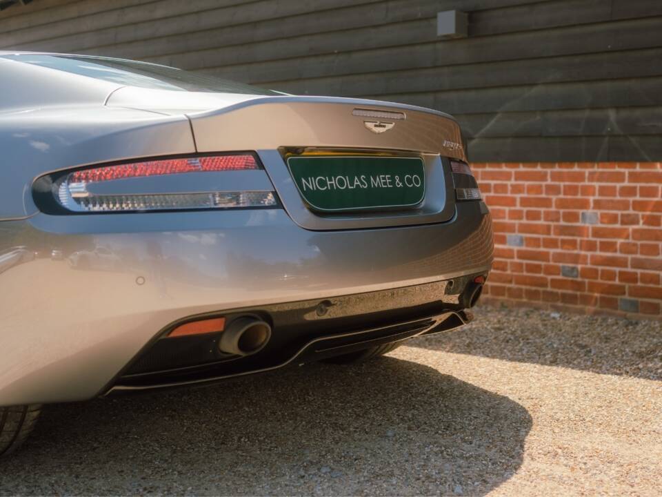 Image 38/96 of Aston Martin DB 9 GT "Bond Edition" (2015)